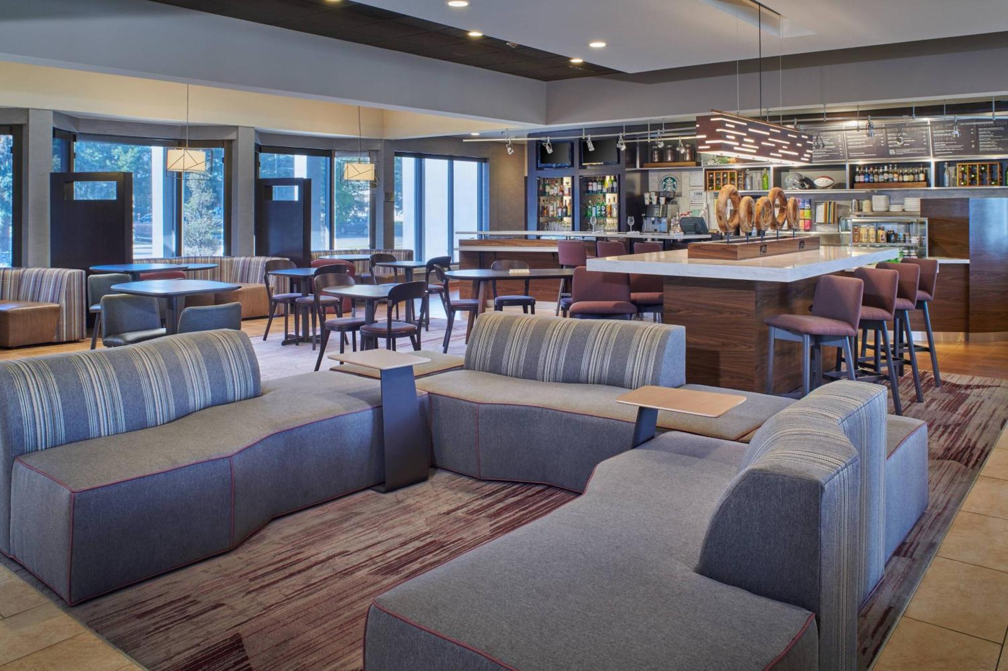 Courtyard By Marriott Detroit Warren Hotel Exterior photo
