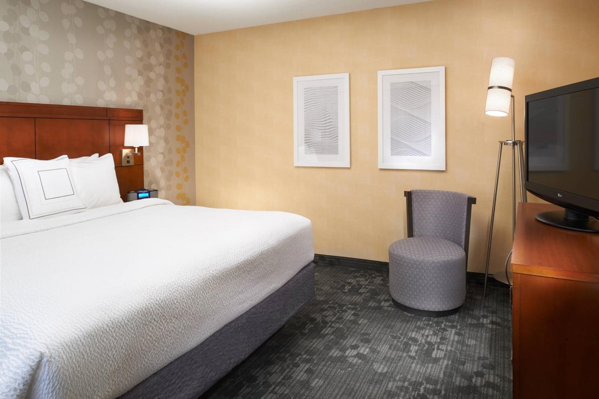 Courtyard By Marriott Detroit Warren Hotel Exterior photo