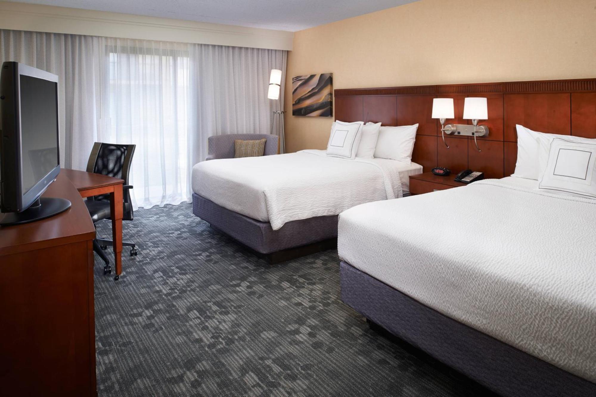 Courtyard By Marriott Detroit Warren Hotel Exterior photo