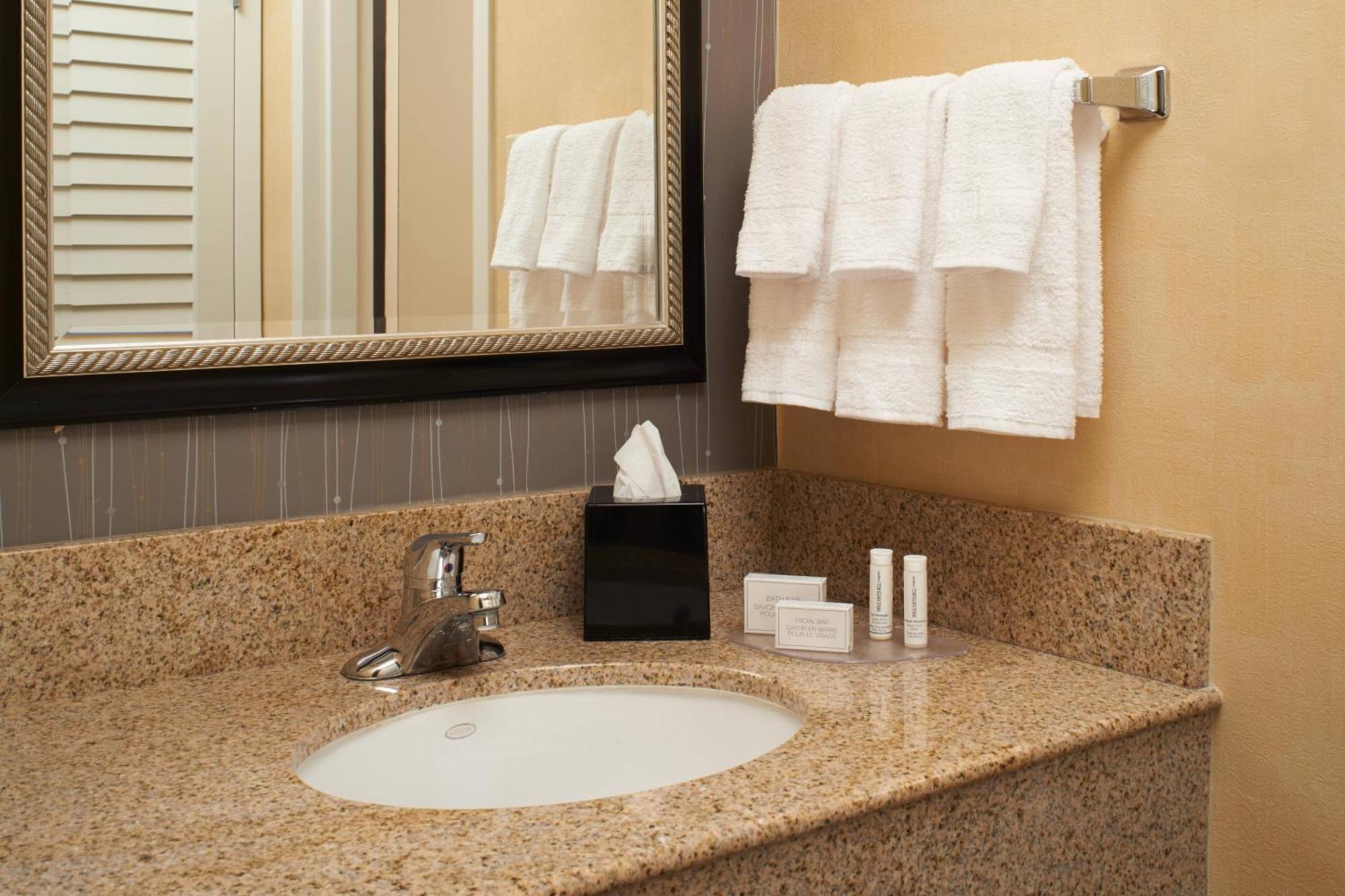 Courtyard By Marriott Detroit Warren Hotel Exterior photo