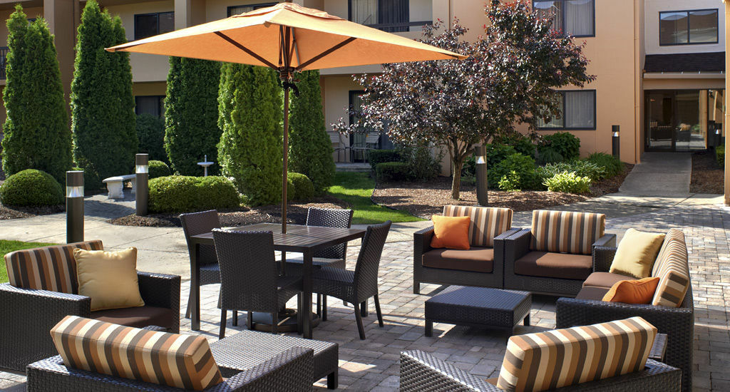 Courtyard By Marriott Detroit Warren Hotel Exterior photo